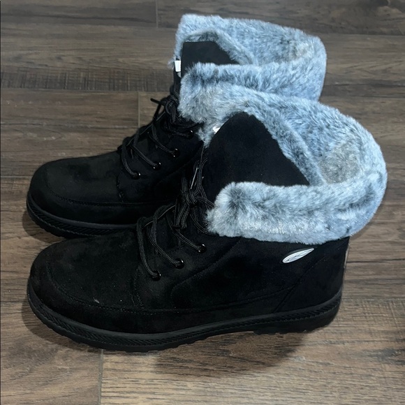 Black Fur-Lined Winter Boots - Picture 4 of 7